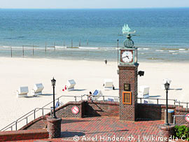 Promenade und Uhrturm von Wangerooge